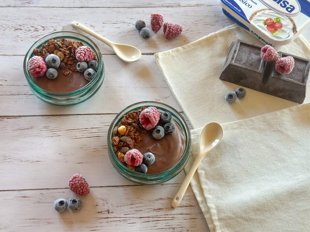 Mousse al cioccolato fondente con Exquisa formaggio Fresco Cremoso Classico