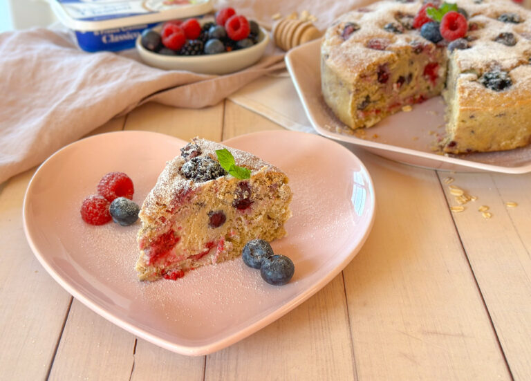 torta di avena e frutti di bosco con formaggio Fresco Cremoso Classico Exquisa