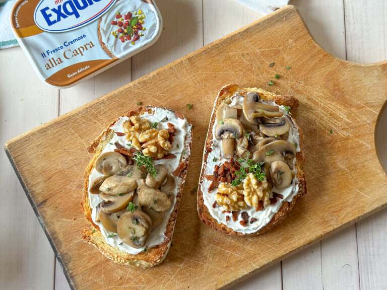 Bruschette saporite con funghi freschi, spek, noci ed Exquisa alla Capra