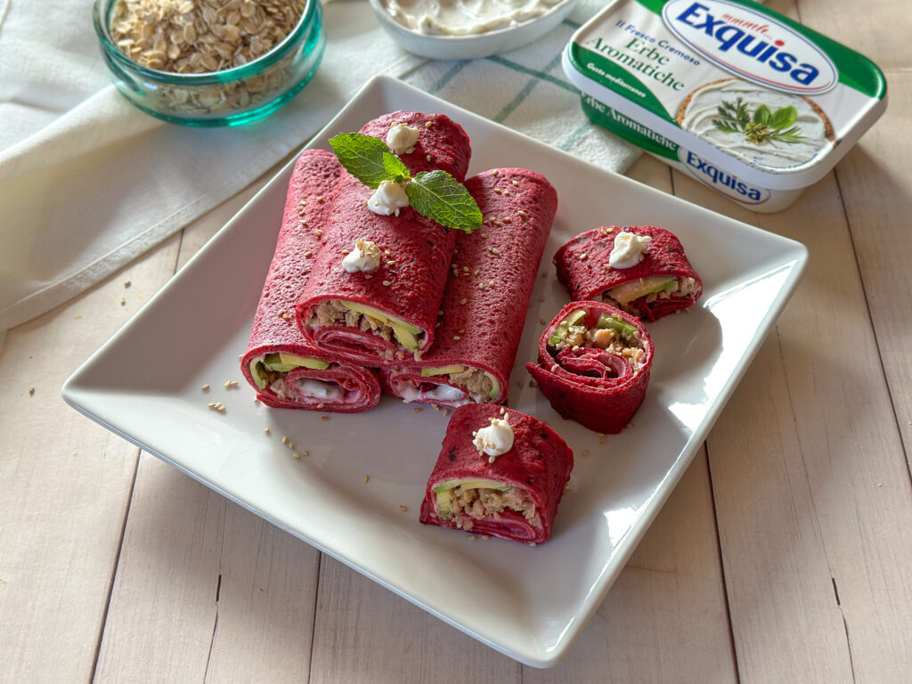 Roll di barbabietola, tonno, avocado e formaggio fresco cremoso Exqusia alle Erbe Aromatiche